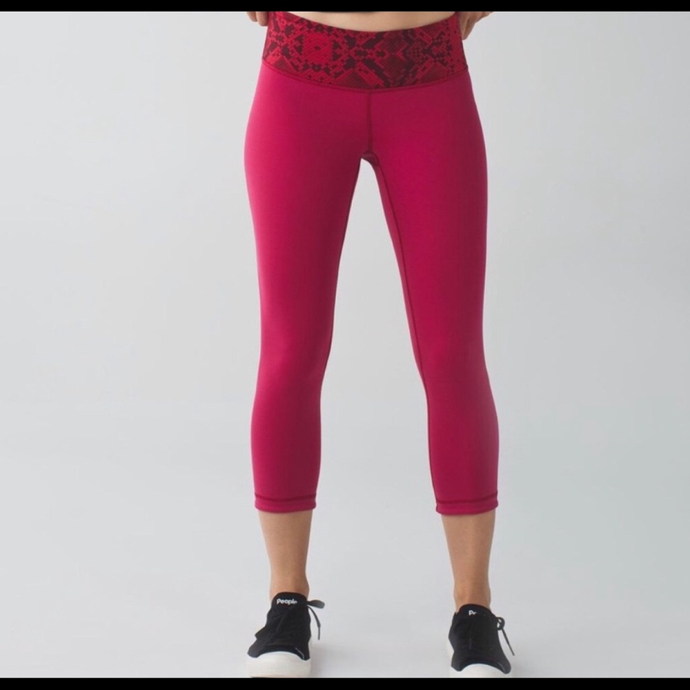 Lululemon red cropped leggings with snakeskin Dtl